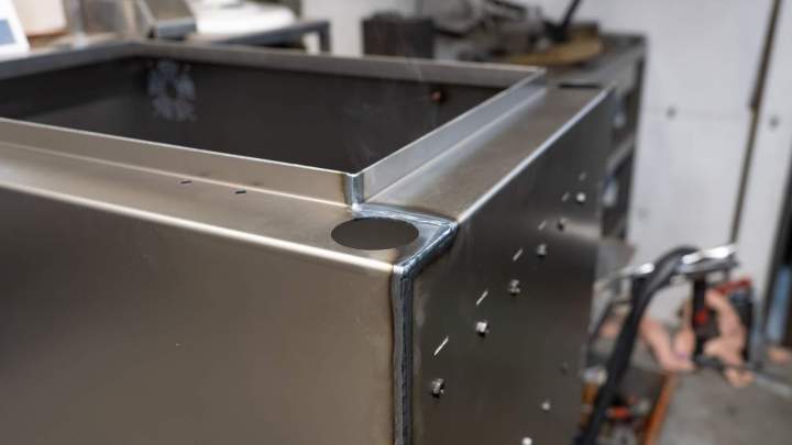 Assembly of metal objects in Essonne