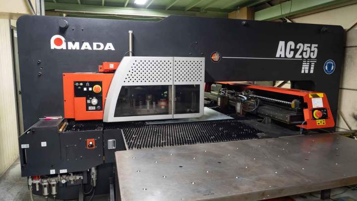 Poinçonneuse à tourelle Essonne