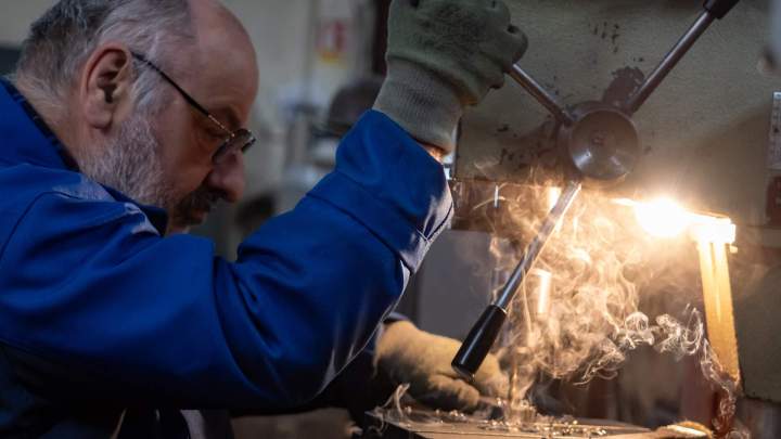 Welding metal parts in Essonne